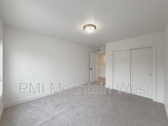 Building Photo - 331 S 680 W