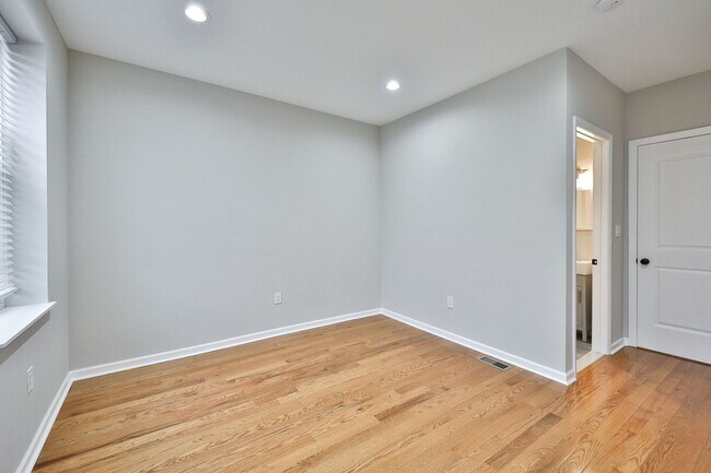 Building Photo - 1812 N Croskey St