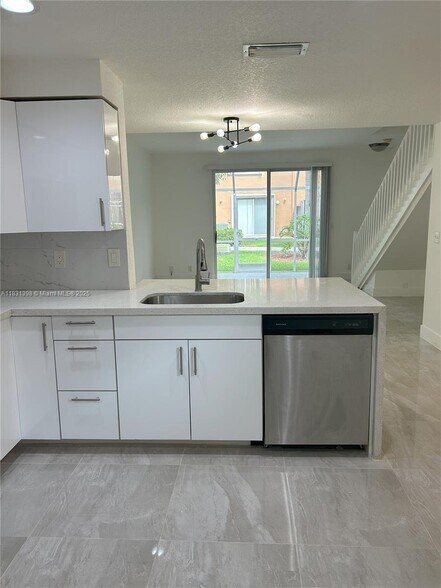 Building Photo - 1537 Barcelona Way