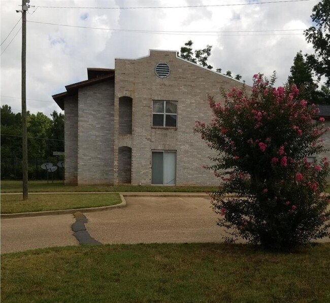 Building Photo - 1305 School St