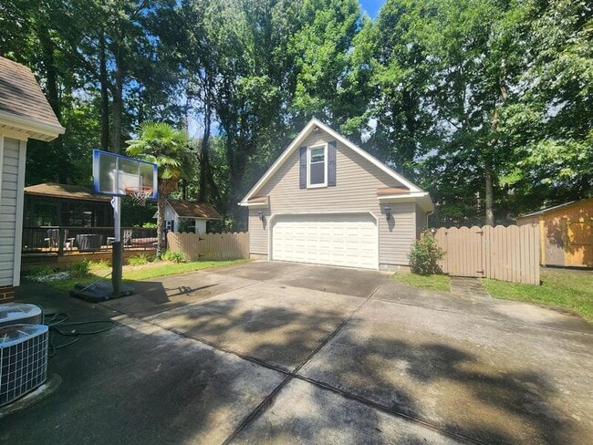 Building Photo - 720 Aguila Dr