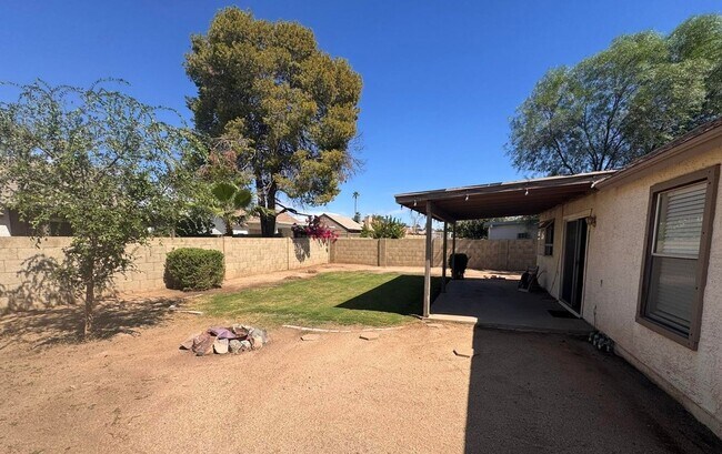 Building Photo - 3 bedroom at Peoria & 59th Ave