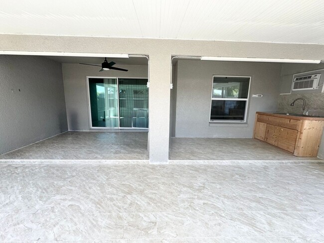 Building Photo - 4 Bedroom 2 Bath - Gated Community - Move ...