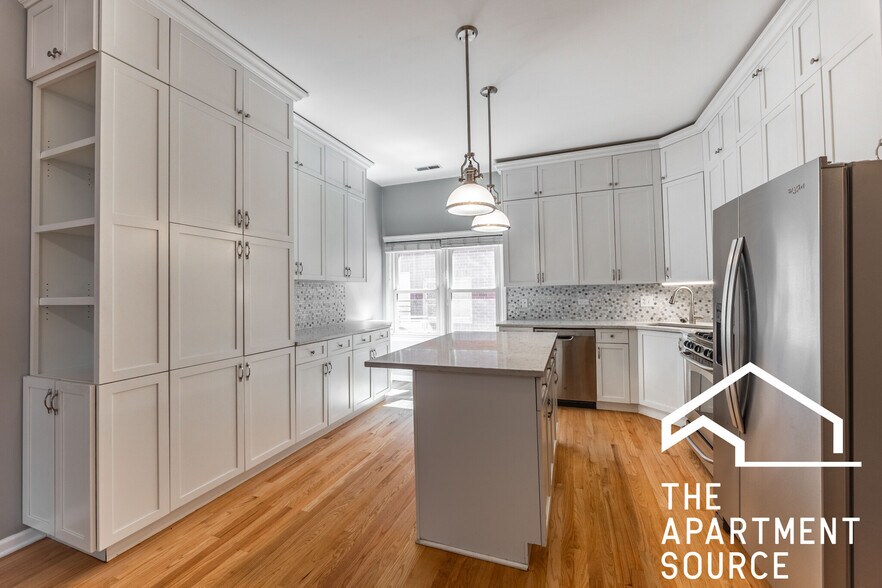 Building Photo - 855 W Erie St