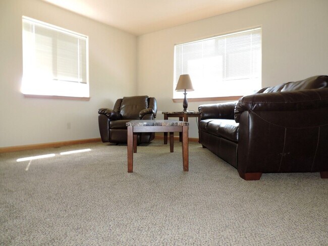 Building Photo - Beautiful 3bedroom 2 bath townhouse FOR SALE in Tioga,ND