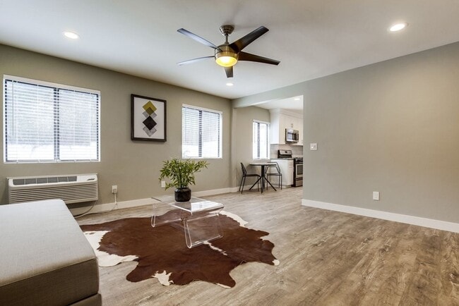 Interior Photo - C30