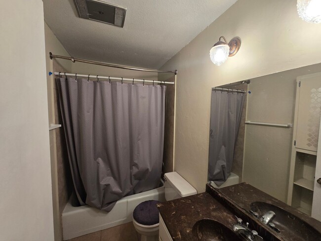 Building Photo - 1221 Hopkins St