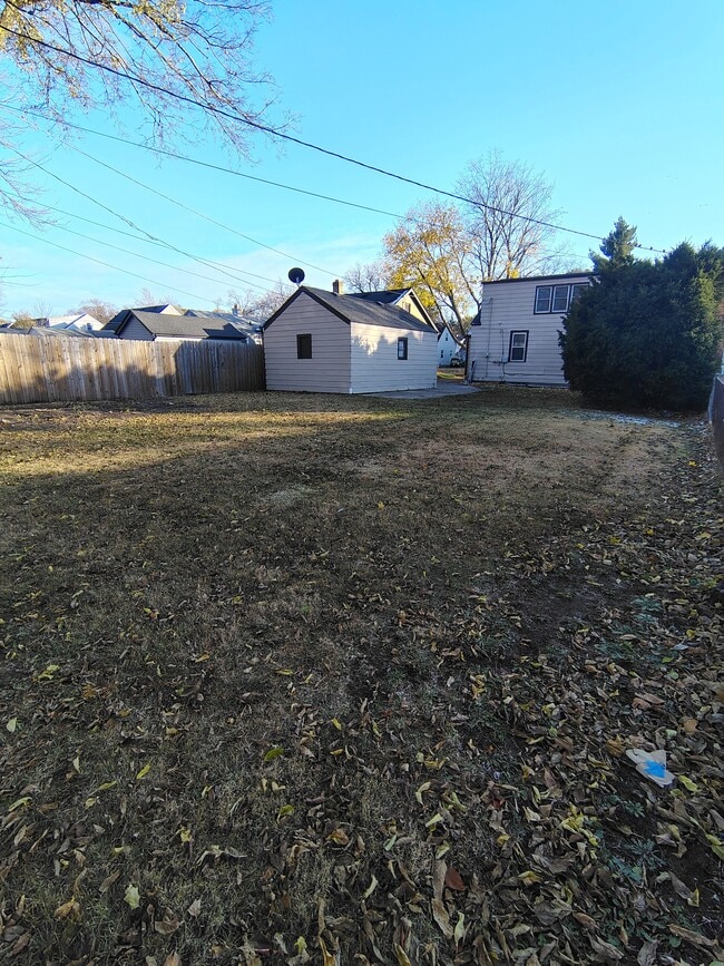 Building Photo - 2407 Custer Ave