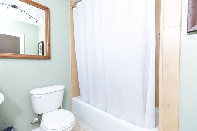 Building Photo - Short Term Furnished Rental!