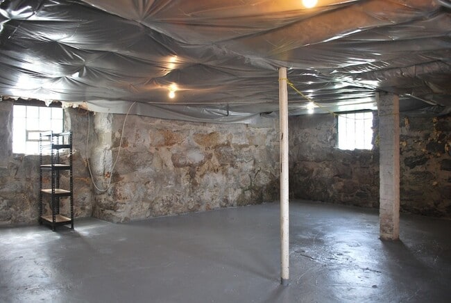 Building Photo - 68 Hussey St
