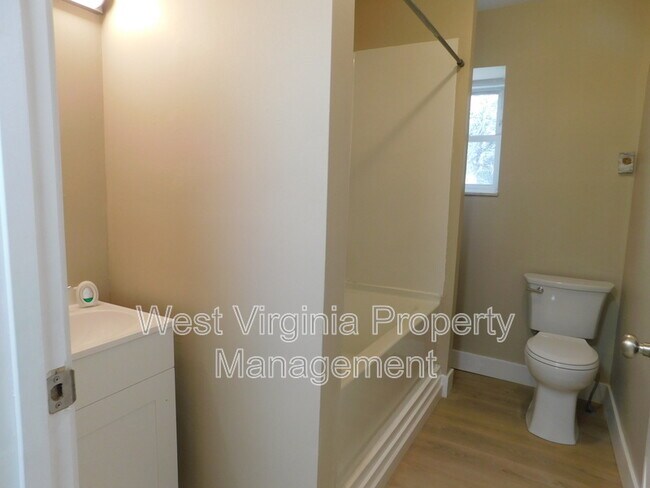 Building Photo - 98 Goodman Dr