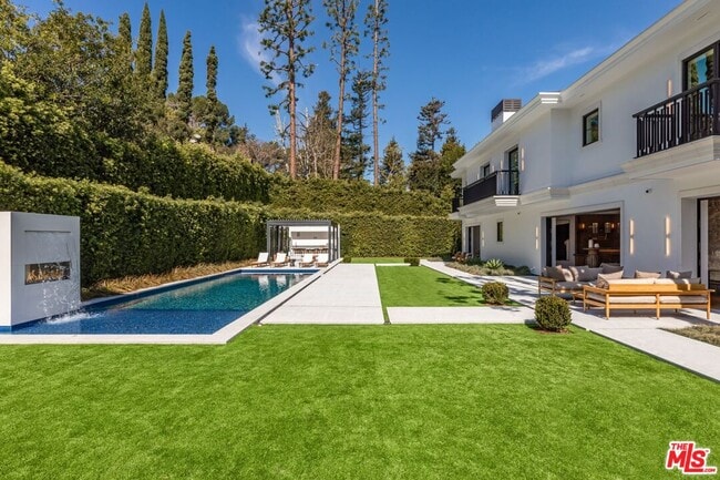 Building Photo - 927 Whittier Dr