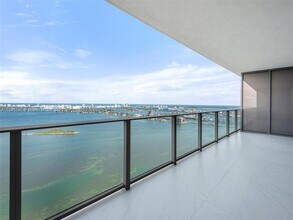 Building Photo - 700 NE 24th St