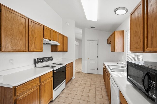 Building Photo - 8080 N Tackroom Ln