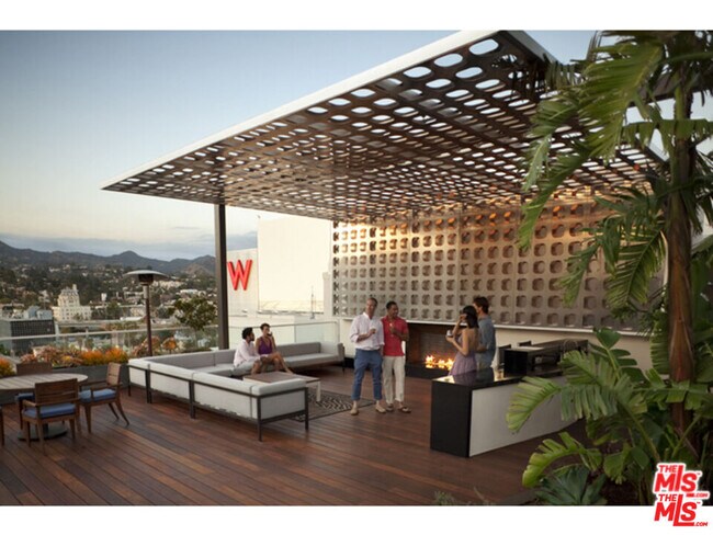 Building Photo - 6250 Hollywood Blvd