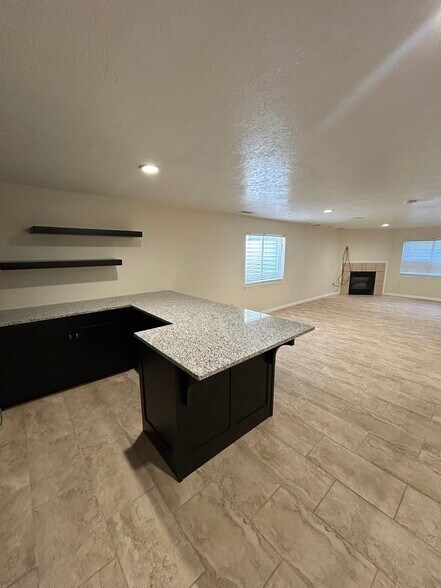 Building Photo - 10658 S Poplar Grv Dr