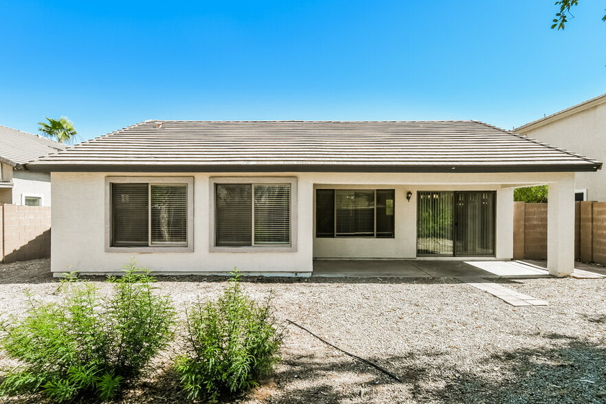 Building Photo - 2540 W Silver Streak Way