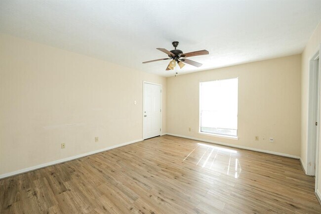 Building Photo - 4166 Amir St
