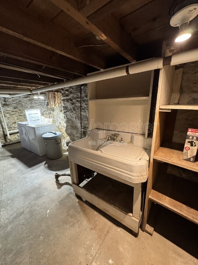 Building Photo - 161 Lincoln St