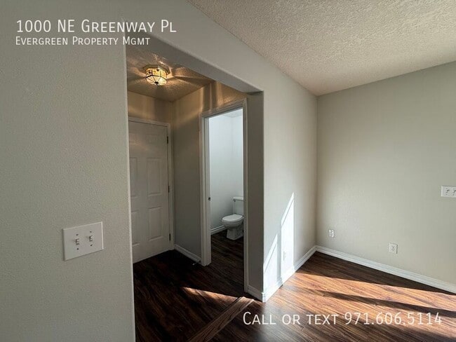 Building Photo - 1000 NE Greenway Pl