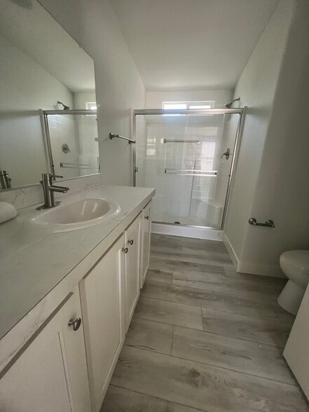 Master Bath - 1540 Adam St