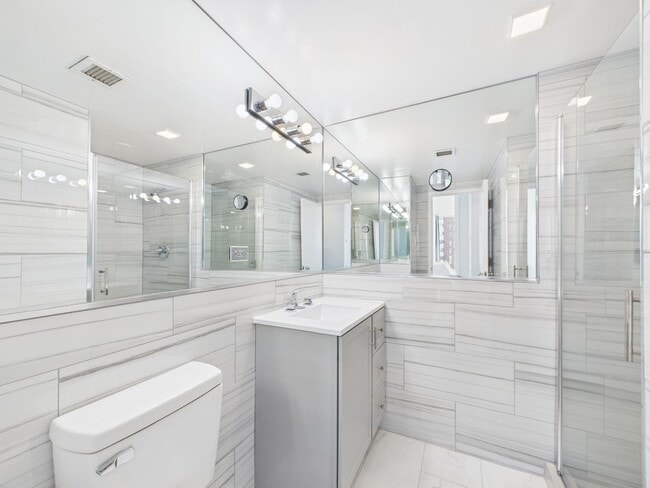 Building Photo - 3100 E Cherry Creek S Dr