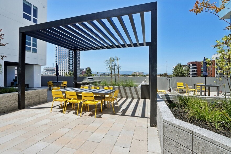 Building Photo - Mainline North | Affordable Apartments