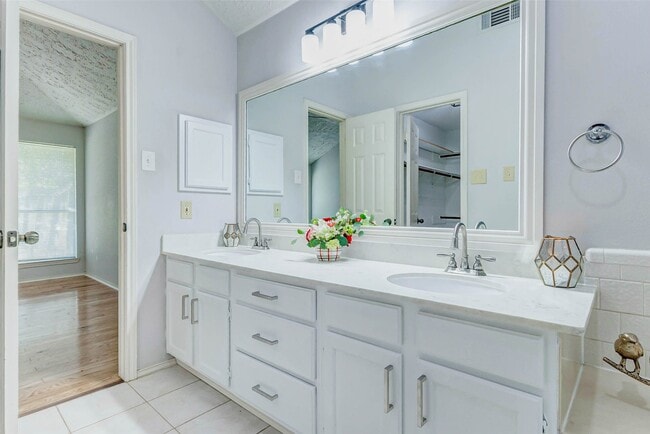 Building Photo - 3518 Pecan Point Dr