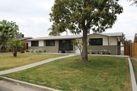 Building Photo - Home with Pool Near the Bluffs and Bakersf...