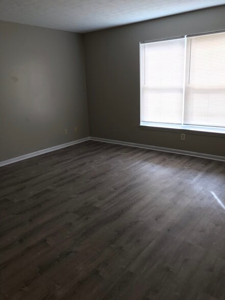 Building Photo - 2113 Magazine St