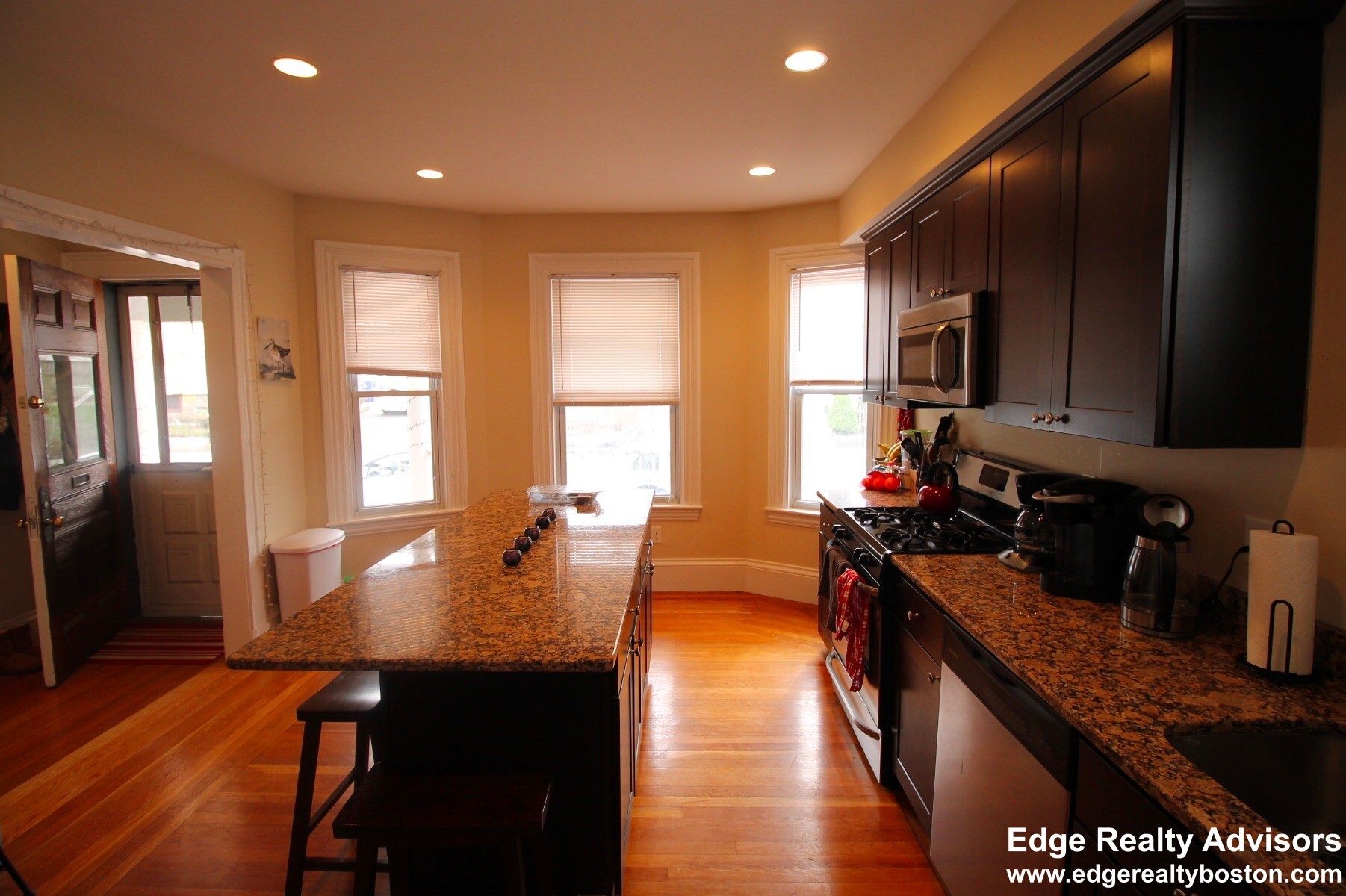 Building Photo - 66 Montcalm Ave