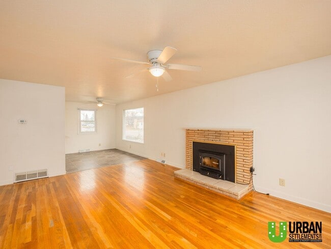 Building Photo - For Rent – Spacious 5 Bedroom Home in Spokane Valley