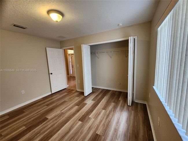 Building Photo - 1580 NE 35th Ave