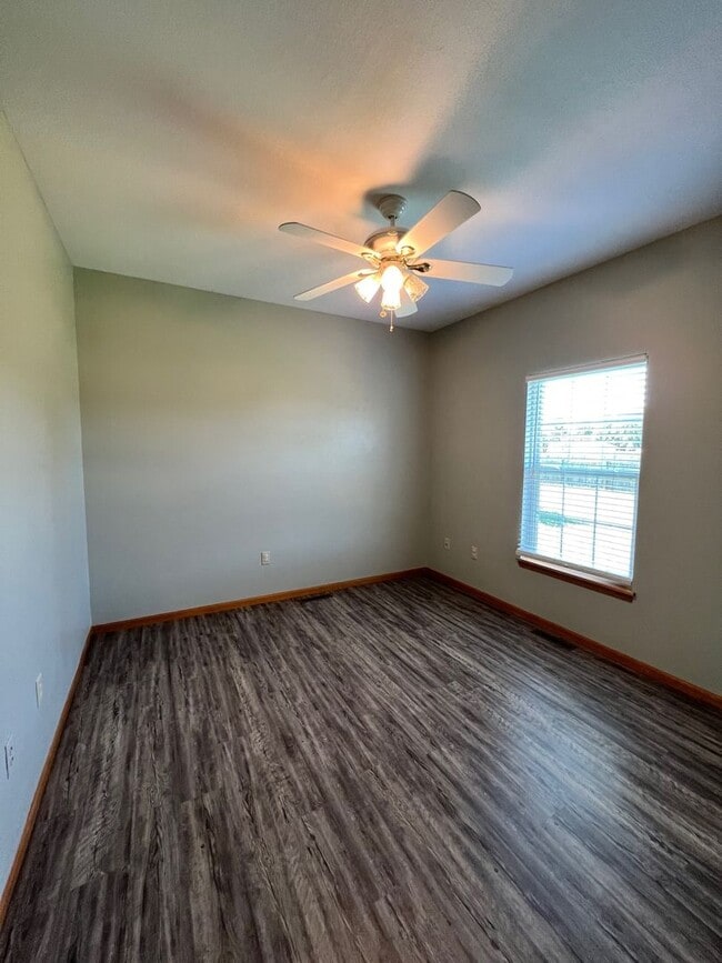Building Photo - Your Next Home Awaits – Spacious, Updated & Move-In Ready!