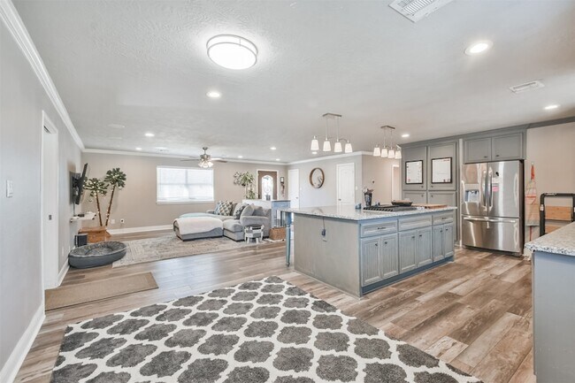 Building Photo - 24237 Creekwood Dr