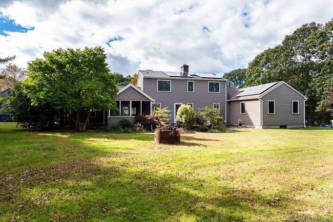 Building Photo - 131 Hemlock Dr