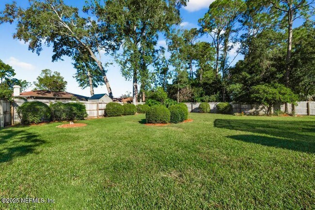 Building Photo - 4851 Jaybird Cir N