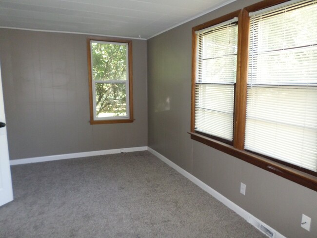 Building Photo - 4 bedroom for JUNE