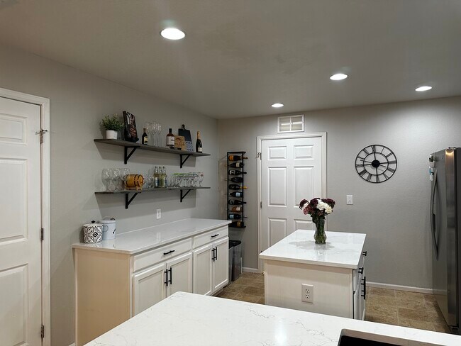 Kitchen - 1918 Hogan Ct