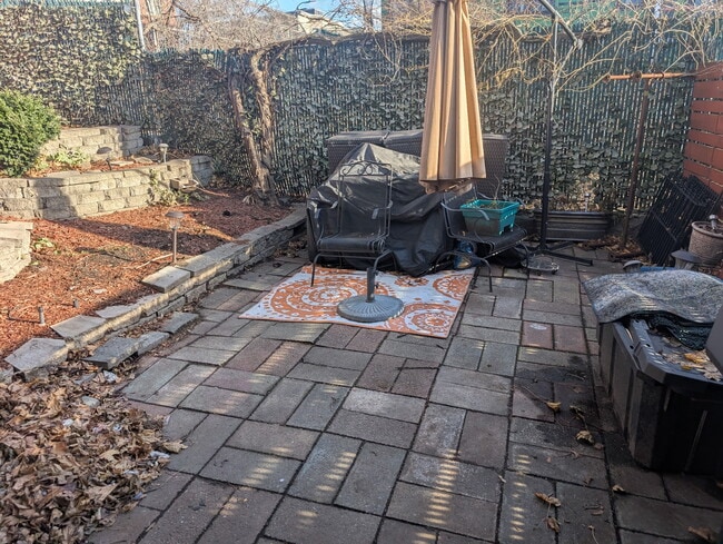 Building Photo - 159 Maverick St