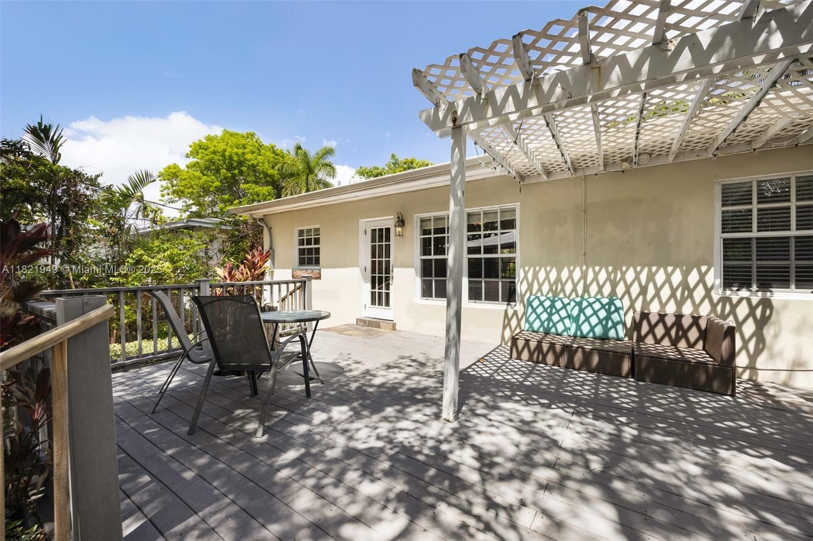 Building Photo - 5490 SW 57th Ave