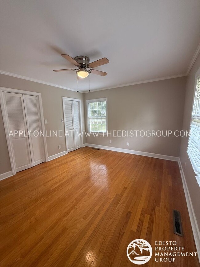 Building Photo - Charming Country Living with Modern Comforts
