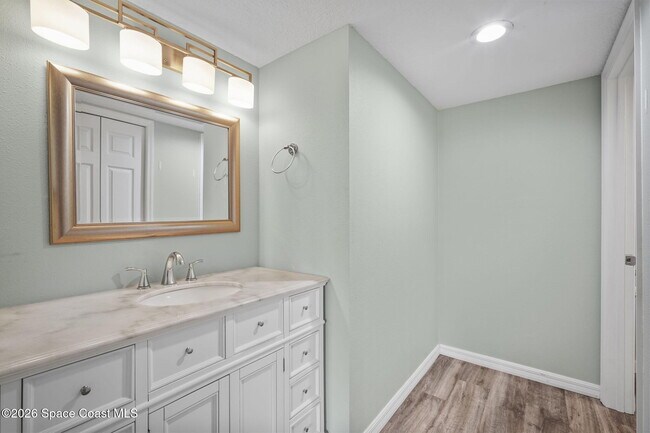 Building Photo - 1600 Woodland Dr