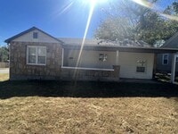 Building Photo - COMING SOON: Cute 3 bedroom, 2 bathroom ho...