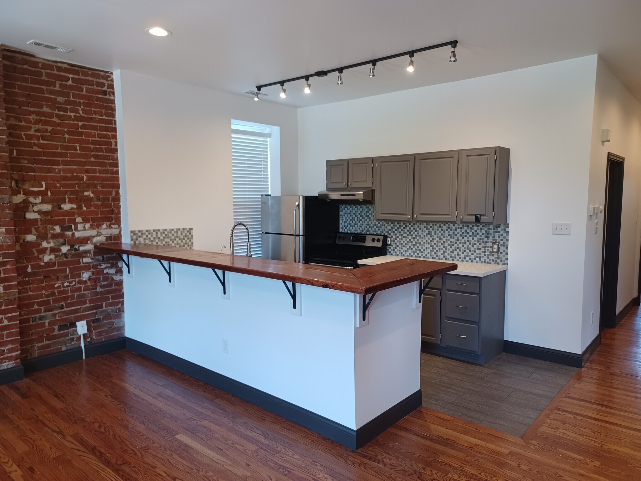 Building Photo - 4214 Chouteau Ave
