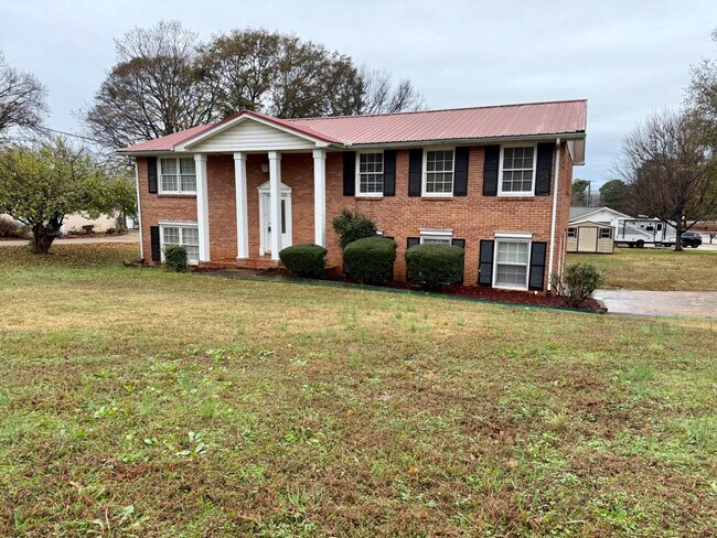 Primary Photo - 101 Jones Valley Dr SW