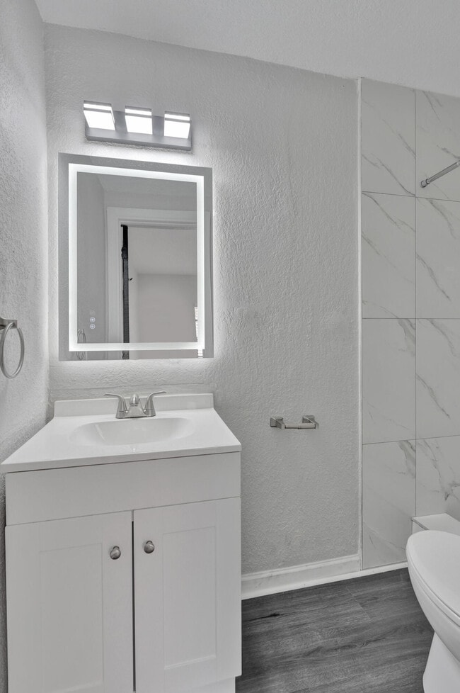 Building Photo - 234 NE 14th Ave