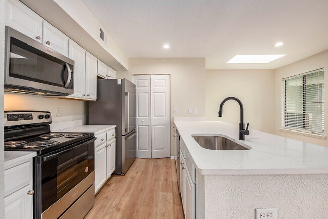 Building Photo - 1481 Center St Ext