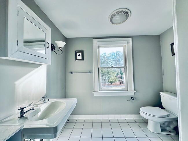 Building Photo - 671 Prospect St