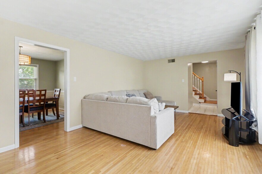 Building Photo - 314 Somerset Dr